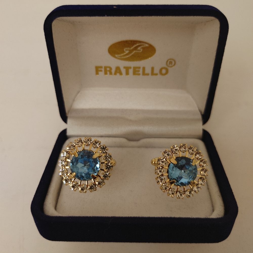 MEN'S FRATELLO GOLD CUFFLINKS WITH BLUE STONE SURRONDED WITH RHINESTONES.
